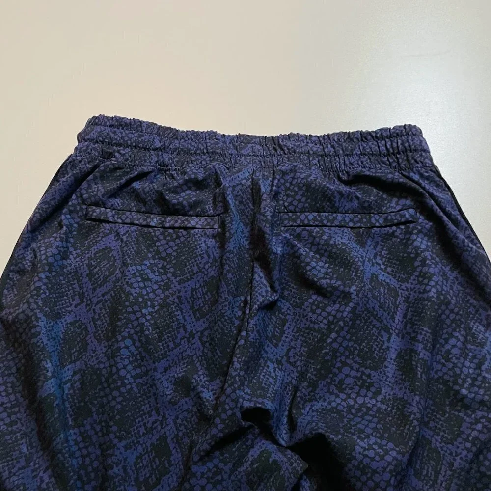 Athleta Brooklyn Jogger Pant Python Snake Printed Blue Black Tuxedo Athletic